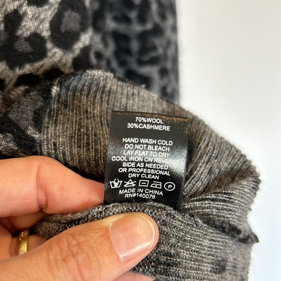 Generation Love Leopard Turtleneck Long Sleeve Top Grey/Black - Picture 4 of 6